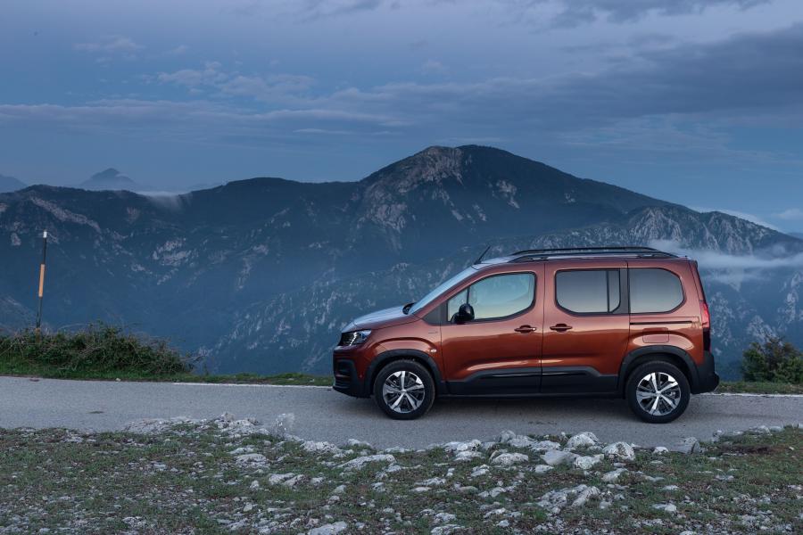 Peugeot Rifter GT Line 2018 года  (WW) (фото 10 из 43)
